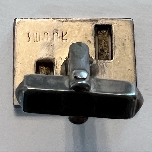Vintage Swank Silver Tone rectangle cuff links with stuffed bar detail - Picture 5 of 5